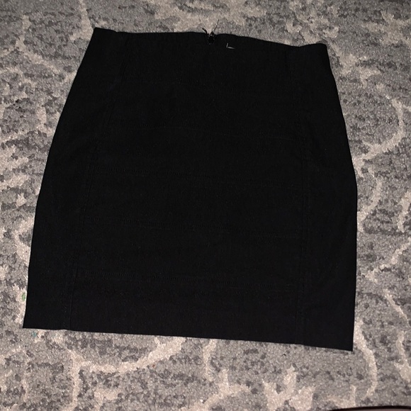 black mini skirt with back zipper - Picture 1 of 2